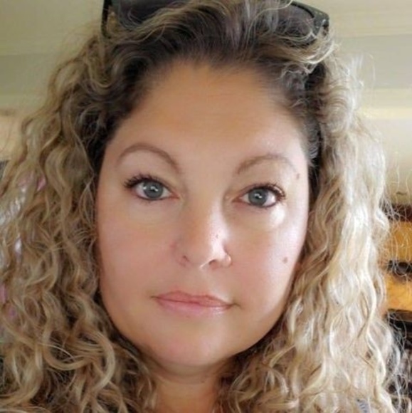 Meet your Posher, Tracy - Picture 1 of 3